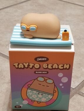 Smoko Tayto Beach Blind Box Series: Tanning Tayto Figure